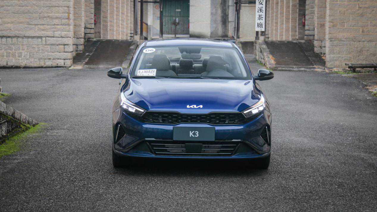 试驾新款起亚K3：设计年轻化，配置很良心，入门合资家轿首选