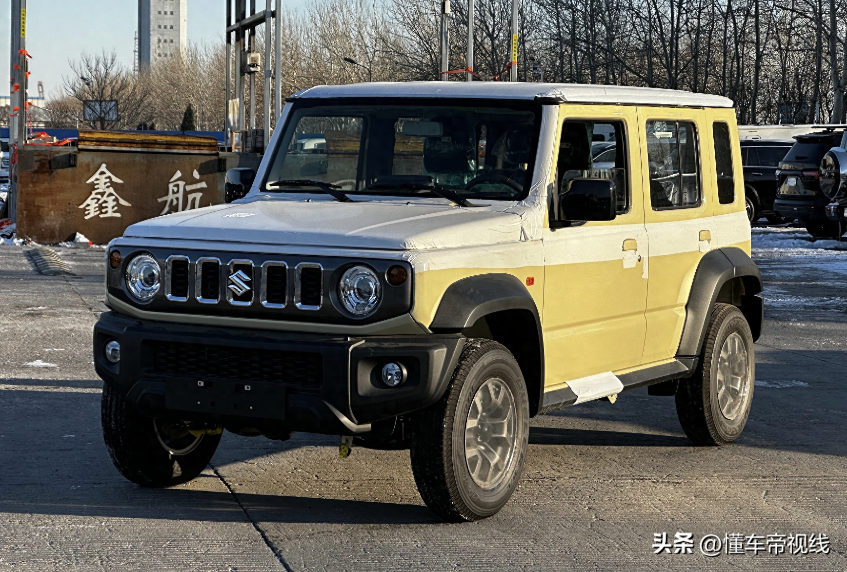 新车 | 海外约11万元起 铃木吉姆尼5门版国内到港 1.5升动力/车身加长