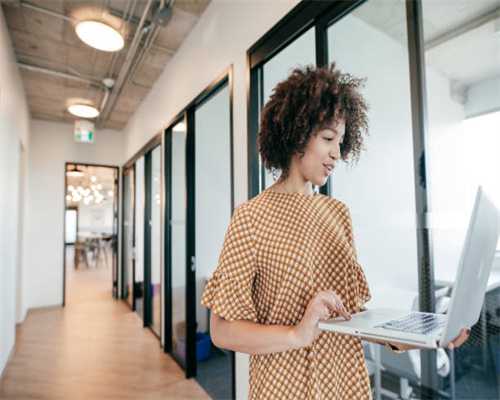 25万买了美国的富康，却成了三里屯把妹王