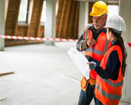 新买的大众朗逸仪表盘刮花、导航仪错误、车内脏 车主怒告上汽大众