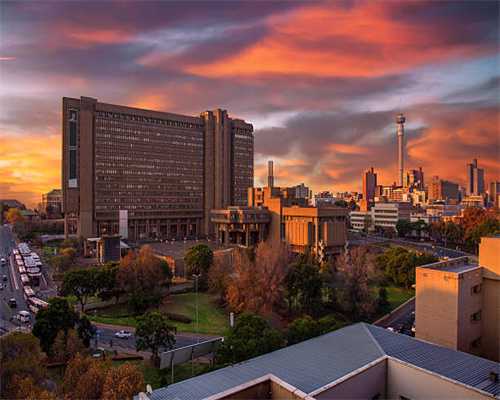 新车 | 售价65.18万-84.58万元，2022款大众途锐上市，标配空气悬架