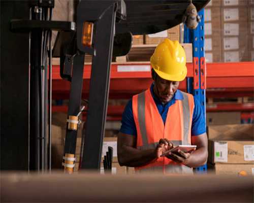 日产西玛：我好难挺，降到15.98万了，还是没人要