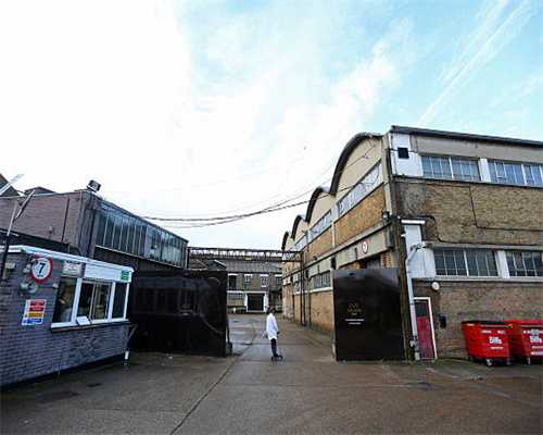 为圆豪车梦，他网购了一辆二手车，没想到……