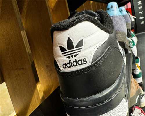 榆林二手车长期占用公共资源 市民盼公共车位回归“本位”