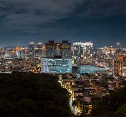 新车 | 售53.86万元 纯电续航106公里 北京奔驰长轴距E级插混轿车上市